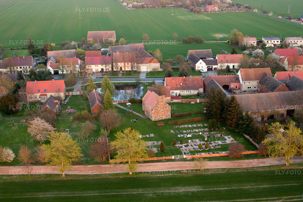 Luftbild: Kirchengebäude Fläming im Ortsteil Werbig in Niederer im Bundesland Brandenburg in Deutschland. Foto: IMG_26148.jpg vom 23.04.2010 durch Werner Riehm/FLY-FOTO.de