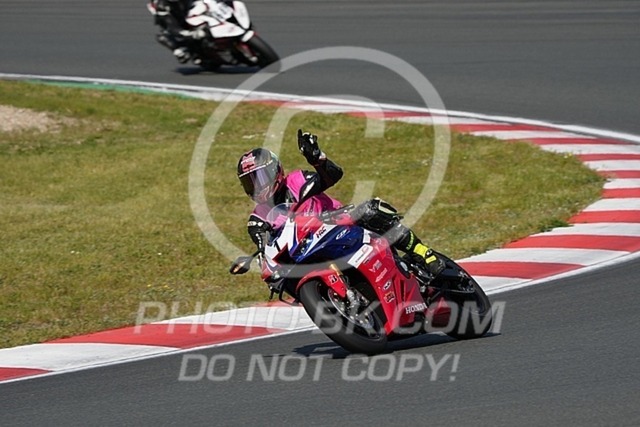 2025_05_12_PBK_15221 | Sportfotografie; SlowMotion; Video; Rennstrecke; Hafeneger; Speer; Racing; RSE; BMW; CBO; Trackday; Motorsportarena; Hockenheimring; Brno; Most; Barcelona; Valencia