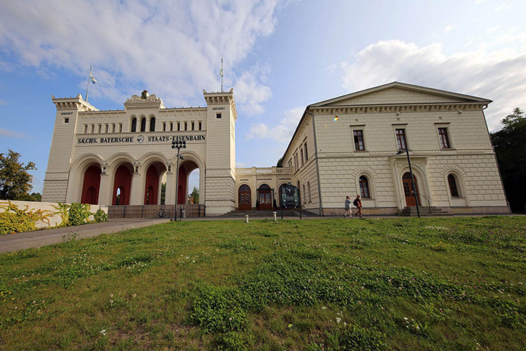 Bayerischer Bahnhof - Gasthaus & Gosebrauerei Leipzig | Das Team hinter BILDLEXIKON LEIPZIG bündelt historische wie aktuelle Informationen über die Stadt Leipzig in Text und Bild auf einer Plattform und stellt diese der interessierten Öffentlichkeit zur Verfügung.