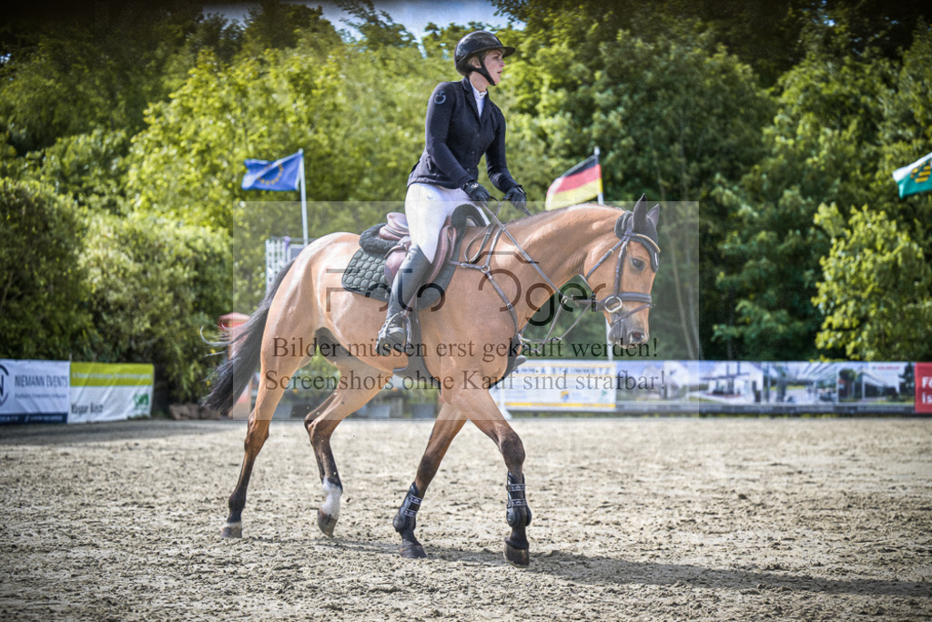 DOS_9744 | Entdecke hochwertige Reitturnierfotos von Foto Oger. Professionell, emotional und authentisch – jetzt Lieblingsmomente im Shop bestellen.Deutschlandweite Turnierfotografie. - Realisiert mit Pictrs.com