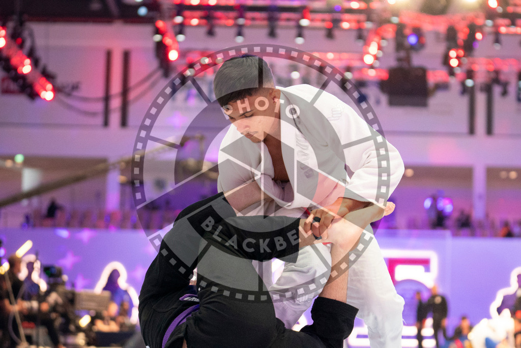 20231108PBB1284 | Fighters compete during the AJP World Professional Championship in the Mubadala Arena in Abu Dhabi, Arab United Emirates, on November 8, 2023.