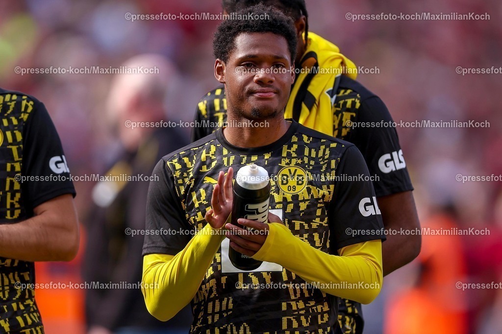 B0411052503572 | 11.05.2025, Fußball, Bayer 04 Leverkusen - Borussia Dortmund, 1. Fußball Bundesliga, 33. Spieltag, BayArena, Saison 2024 2025: Julien Duranville (BVB #16) DFB regulations prohibit any use of photographs as image sequences and or quasi-video.