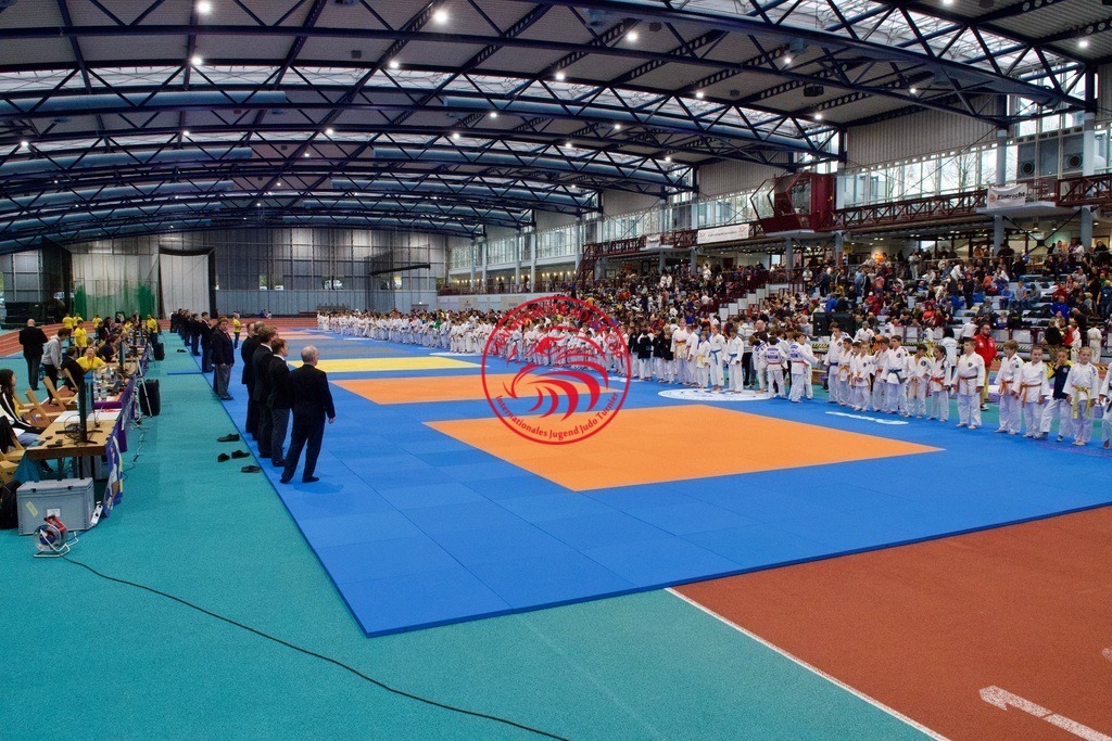 RAS_7679 | Fotos vom Adler Cup - Pictures from Adler Cup

Hier findet Ihr alle Eindrücke und großen Momente der Adler Cup Wochenenden. Here you will find all impressions and great moments of the Adler Cup weekends. - Realisiert mit Pictrs.com