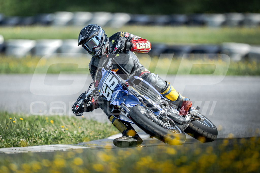 G-Cup + Supermoto Staatsmeisterschaft + Hungarian Supermoto Championship | GRIPcapture steht für authentische Sportfotografie in Österreich – für Momente, die mehr sind als Geschwindigkeit oder Ergebnis. Es geht um Emotion, Spannung, Fokus und den Augenblick, der oft nur einen Wimpernschlag dauert.Ob Motorsport, Teamsport oder 