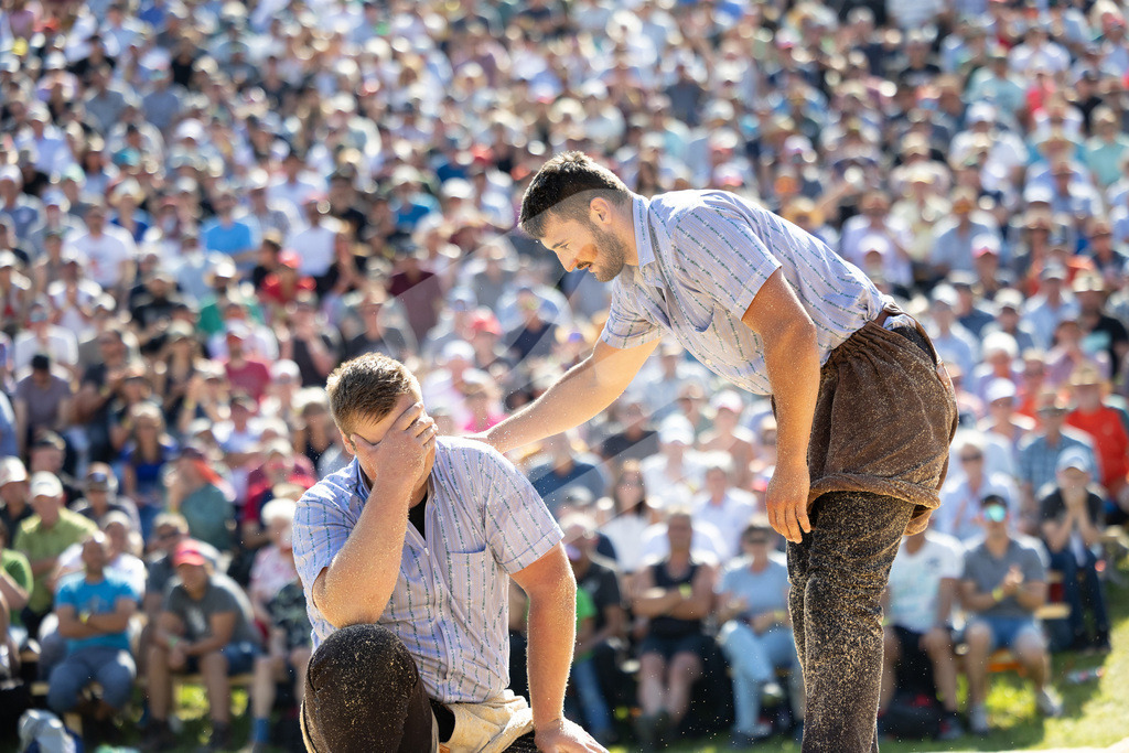 Rigi2025_2769 | Die Schwinger des Schwyzer Kantonalen Schwingerverbandes: Fotos, die Dynamik und Leidenschaft festhalten, sowie emotionale Momente aus dem traditionellen Schwingsport zeigen. - Realisiert mit Pictrs.com