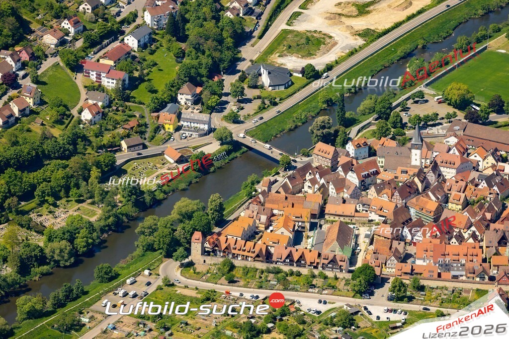Luftaufnahme der Stadt Niedernhall - Die Luftaufnahme wurde 2025 vom UL-Flugzeug heraus erstellt ( keine Drohne ) - Hochauflösende Luftaufnahme - für professionelle Ausdrucke geeignet. Die Geschenkidee !Mit Lizenz und Bildrechte bestellbar