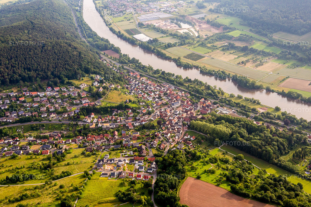 Luftbild: Fluß- Uferbereichen des Main in Laudenbach im Bundesland Bayern in Deutschland. Foto: IMG_089585.jpg vom 11.06.2016 durch Werner Riehm/FLY-FOTO.de