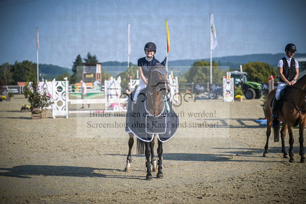 DOS_0010 | Entdecke hochwertige Reitturnierfotos von Foto Oger. Professionell, emotional und authentisch – jetzt Lieblingsmomente im Shop bestellen.Deutschlandweite Turnierfotografie. - Realisiert mit Pictrs.com