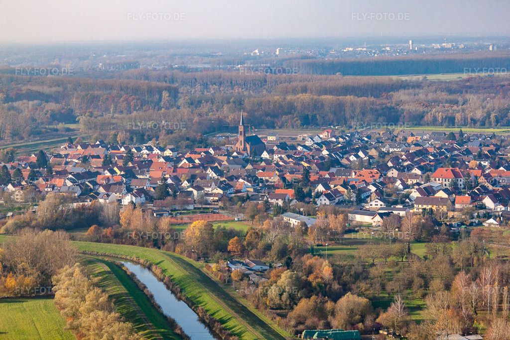 Luftbild: Ortschaft am Saalbachkanal im Ortsteil Rußheim in Dettenheim im Bundesland Baden-Württemberg in Deutschland. Foto: IMG_61054.jpg vom 18.11.2013 durch Werner Riehm/FLY-FOTO.de
