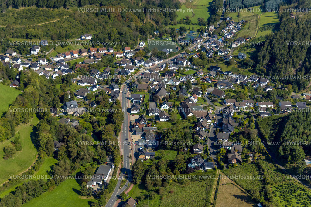 Lennestadt230909772Oberelspe | Luftbild, Ortsansicht Ortsteil Oberelspe mit Waldschäden, Oberelspe, Lennestadt, Sauerland, Nordrhein-Westfalen, Deutschland