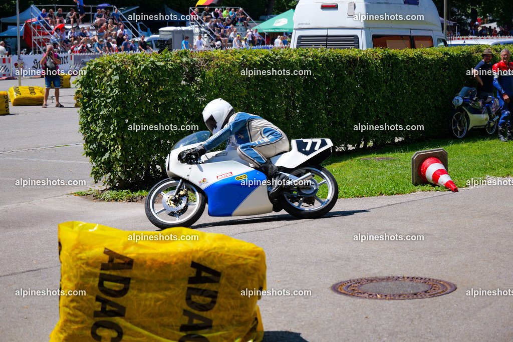 P1037021-2 | Erleben Sie atemberaubende, hochqualitative Fotos Ihrer Fahrt entlang der malerischen Alpenstraßen. Besuchen Sie alpineshots.com, um professionelle Aufnahmen Ihrer unvergesslichen Reise zu finden und zu kaufen - Realisiert mit Pictrs.com