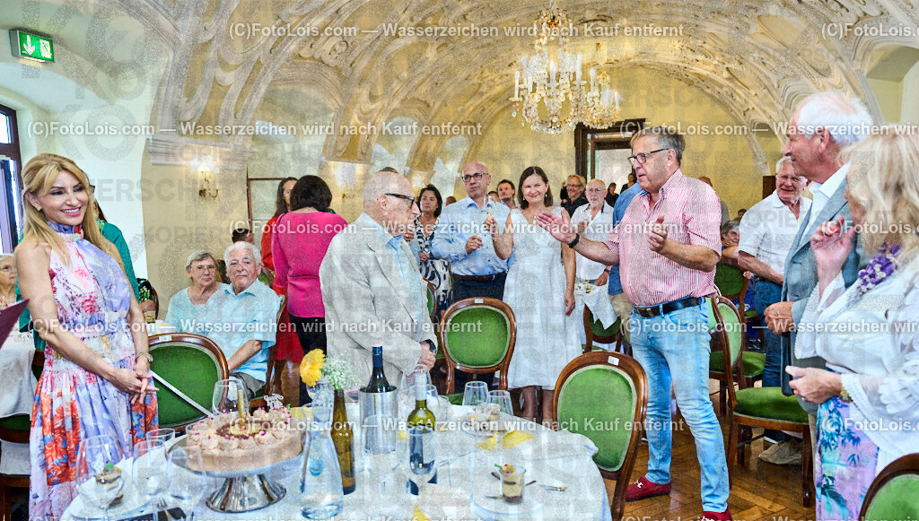 ALP9670_XXXX-Chopin-Festival_Torte_Kanitzer Theodor | (C)FotoLois.com, Alois Spandl. XXXX. Chopin-Festival in der Kartause Gaming, DINNERKONZERT mit Vera Kostner (Violine), Manfred Wagner-Artzt (Klavier), Clara Biermasz (Klavier), Lieke Te Winkel (Violine) und Adam Javorkai (Violoncello) im Prätatensaal, Sa 17. August 2024.