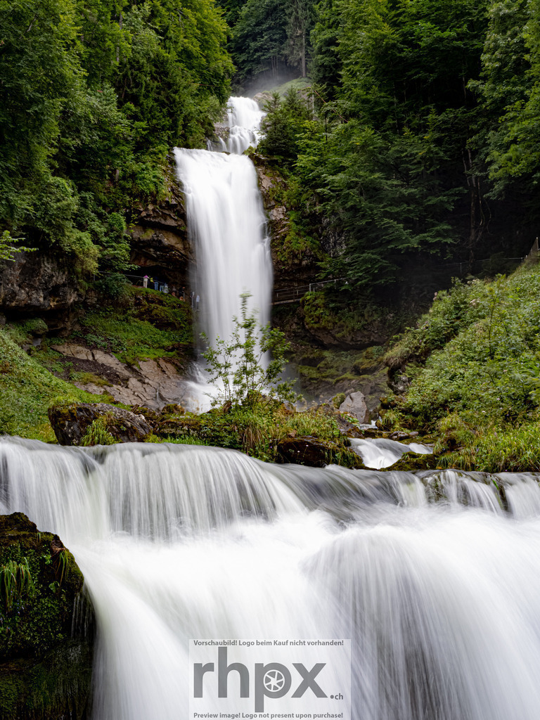 Giessbach Wasserfall | Stimmungsvolle Fotokunst aus Luzern. Erlebe den Pilatus, den See und die Stadt Luzern in exklusiven Aufnahmen in der Fotogalerie & Shop. - Realisiert mit Pictrs.com