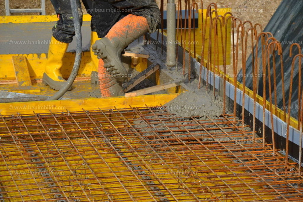 bib-lg04-betonarbeiten-0353 | Nach LV-Leistungsgruppen sortierte Detailfotos über den Bau eines Hauses. Alle Hausbau-Bilder direkt vom Urheber und Autor der Website Haus-Selber-Bauen.com