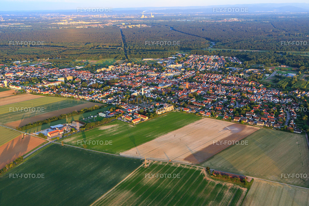 Stadtansicht aus Norden | Luftbild: Stadtansicht aus Norden in Kandel im Bundesland Rheinland-Pfalz in Deutschland. Foto: IMG_107787.jpg vom 03.06.2018 durch Werner Riehm/FLY-FOTO.de - Realisiert mit Pictrs.com
