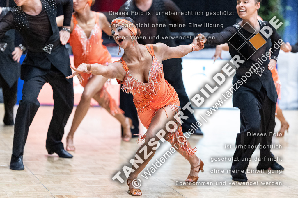 20240406-12117 | Hier finden Sie Tanz Bilder vom Latein und Standard Formationen tanzen. Sportbilder vom Tanzsport. Schöne Fotos und von Weltmeisterschaft, Europameisterschaft, Bundesliga, Regionalliga, Oberliga und Landesliga sowie von GOC Stuttgart, DanceComp, WM Bremen