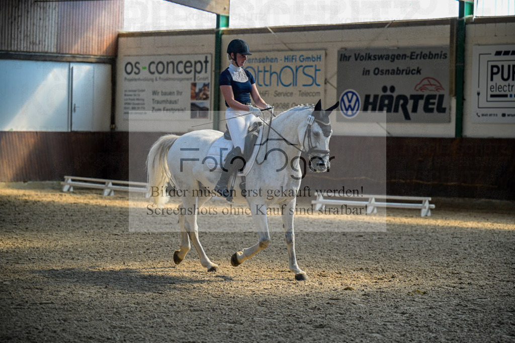 Reitturnier Voxtrup | Entdecke hochwertige Reitturnierfotos von Foto Oger. Professionell, emotional und authentisch – jetzt Lieblingsmomente im Shop bestellen.Deutschlandweite Turnierfotografie. - Realisiert mit Pictrs.com