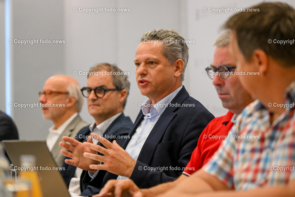 Pressekonferenz ADX Energy_ 07.09.2023-28 | 07.09.2023, Presseclub Linz, AUT, Pressekonferenz ADX Energy, Stimmungslage zur Gasexploration in Molln, im Bild Georg Brasseur (Univ. Prof. TU Graz), Alan Reingruber (Geschaeftsfuehrer ADX Vie GmbH), Paul Fink (CEO ADX Energy), Andreas Knoll (Regioplan Ingenieure Salzburg GmbH), Martin Schober (Gemeindevorstand Molln)