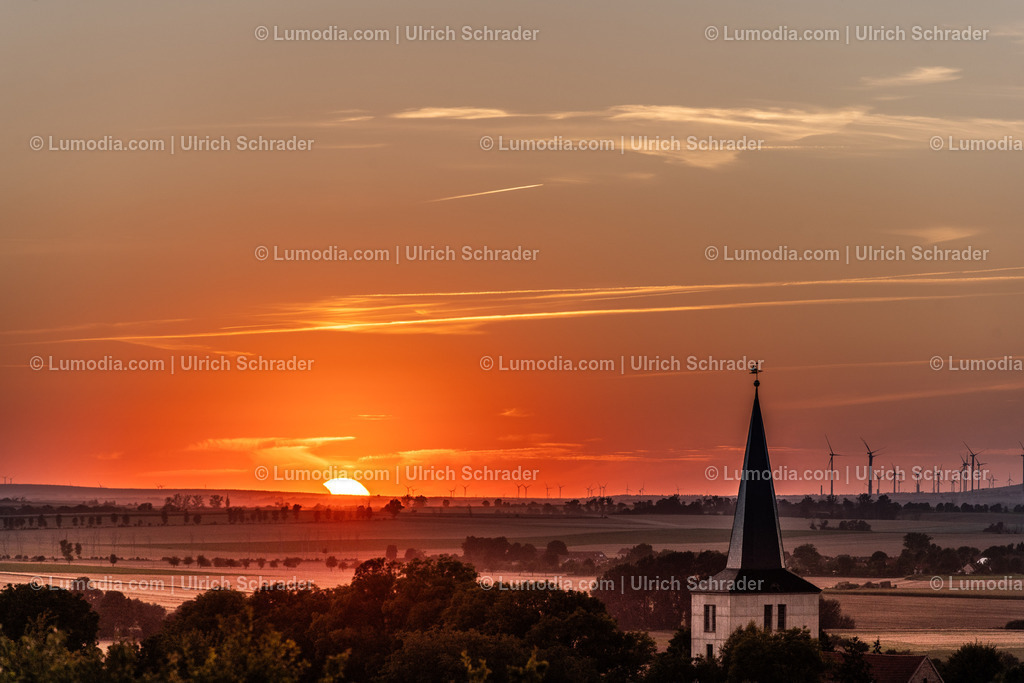 10049-14176 - Sonnenfinsternis am Huy | Stockfoto und Bilderpool mit Bildmaterial aus Deutschland, dem Harz, Halberstadt, Quedlinburg, Wernigerode und weltweit. Qualitativ hochwertige und professionelle Fotos anschauen und kaufen. - Realisiert mit Pictrs.com