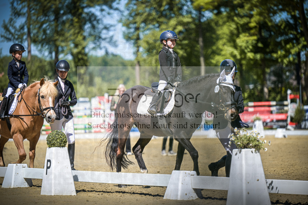 DOS_8761 | Entdecke hochwertige Reitturnierfotos von Foto Oger. Professionell, emotional und authentisch – jetzt Lieblingsmomente im Shop bestellen.Deutschlandweite Turnierfotografie. - Realisiert mit Pictrs.com