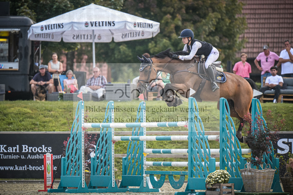 DOS_3575 | Entdecke hochwertige Reitturnierfotos von Foto Oger. Professionell, emotional und authentisch – jetzt Lieblingsmomente im Shop bestellen.Deutschlandweite Turnierfotografie. - Realisiert mit Pictrs.com