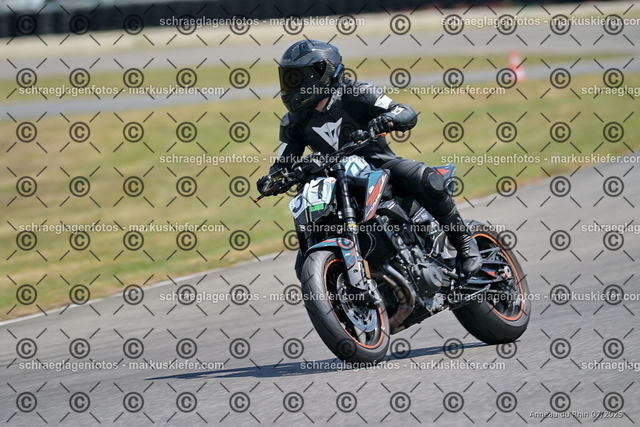 25bt04-1242 | markuskiefer.com - Realisiert mit Pictrs.com