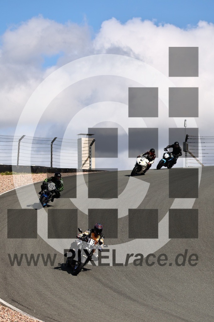 0812-20250915_00766 | Schöne Erinnerungen an spannende Momente - das festzuhalten ist unser Job. PIXELrace.de ist seit 2003 auf den Rennstrecken Europas unterwegs um die Action draußen beim Fahren und die wunderbare Stimmung imm Fahrerlager für euch einzufangen.