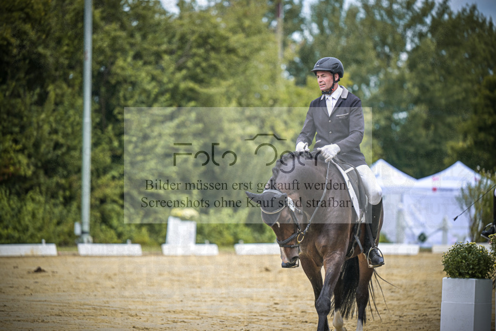 DOS_1302 | Entdecke hochwertige Reitturnierfotos von Foto Oger. Professionell, emotional und authentisch – jetzt Lieblingsmomente im Shop bestellen.Deutschlandweite Turnierfotografie. - Realisiert mit Pictrs.com