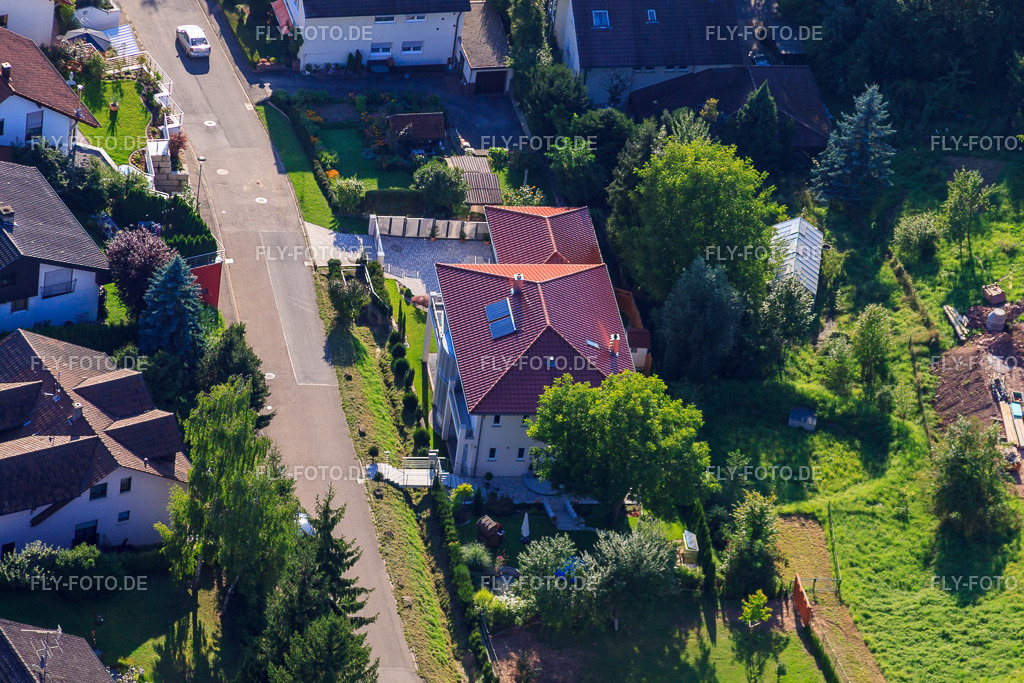Winzerstr | Luftbild: Winzerstr im Ortsteil Ellmendingen in Keltern im Bundesland Baden-Württemberg in Deutschland. Foto: IMG_32475.jpg vom 21.08.2010 durch Werner Riehm/FLY-FOTO.de - Realisiert mit Pictrs.com