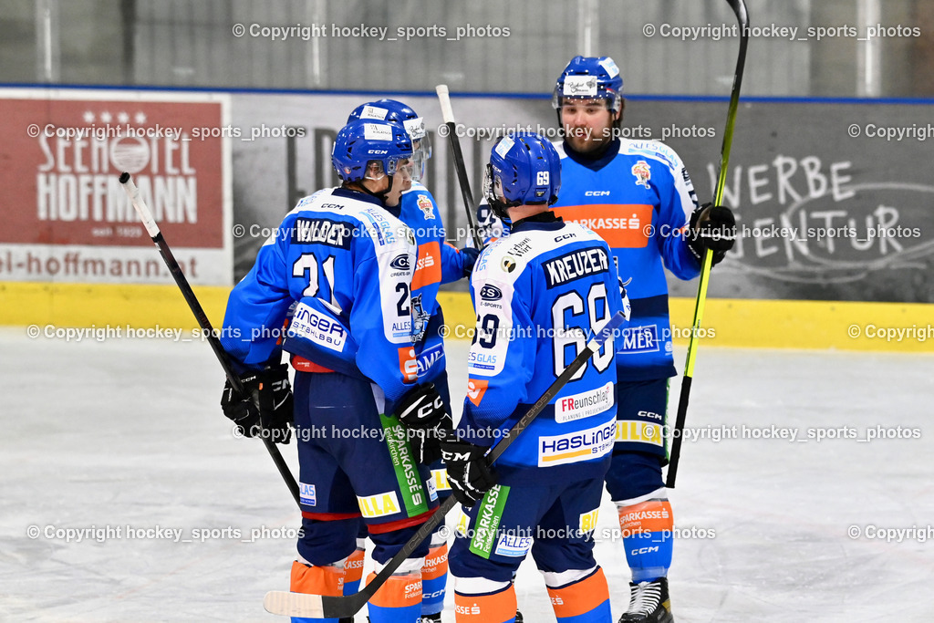 ESC SPARKASSE STEINDORF vs. EV ZELTWEG MURTAL LIONS | Jubel ESC Steindorf Mannschaft, #69 Kreuzer Philipp ESC Steindorf, #21 Walder Patrik ESC Steindorf, #95 Gelfanov Ruslan ESC Steindorf, ESC SPARKASSE STEINDORF vs. EV ZELTWEG MURTAL LIONS, ESC SPARKASSE STEINDORF vs. EV ZELTWEG MURTAL LIONS am 27.12.2025 in Steindorf (Ossiachersee Halle), Austria, (Photo by Bernd Stefan)