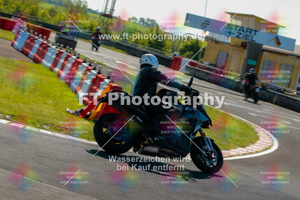 Moto-TeamOBK-21280 | Hier findet Ihr Bilder von Touristenfahrten auf der Nürburgring Nordschleife oder von anderen Veranstaltungen die ich besucht habe. Viel Spass beim Durch Schauen 