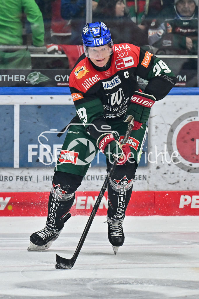 Augsburger Panther - Nürnberg Ice Tigers | am puck Denis REUL (Augsburger Panther #29) / freisteller / Einzelfoto / DEL: Augsburger Panther - Nuernberg Ice Tigers, Curt Frenzel Stadion am 03.01.2025