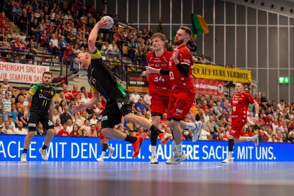 2. HBL (Handball-Bundesliga), 30. Spieltag: Eulen Ludwigshafen gegen VfL Eintracht Hagen***Jan von Boenigk (95, Hagen) mit schnellem Gegenstoß zum Torerfolg | 2. HBL (Handball-Bundesliga), 30. Spieltag: Eulen Ludwigshafen gegen VfL Eintracht Hagen***Jan von Boenigk (95, Hagen) mit schnellem Gegenstoß zum Torerfolg - Realisiert mit Pictrs.com