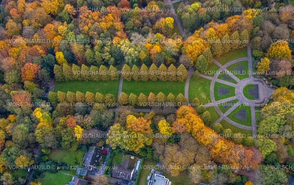 Gelsenkirchen231103245 | Luftbild, Gartenanlage Schloss Berge, umgeben von herbstlichen Laubbäumen, Formen und Farben, Buer, Gelsenkirchen, Ruhrgebiet, Nordrhein-Westfalen, Deutschland