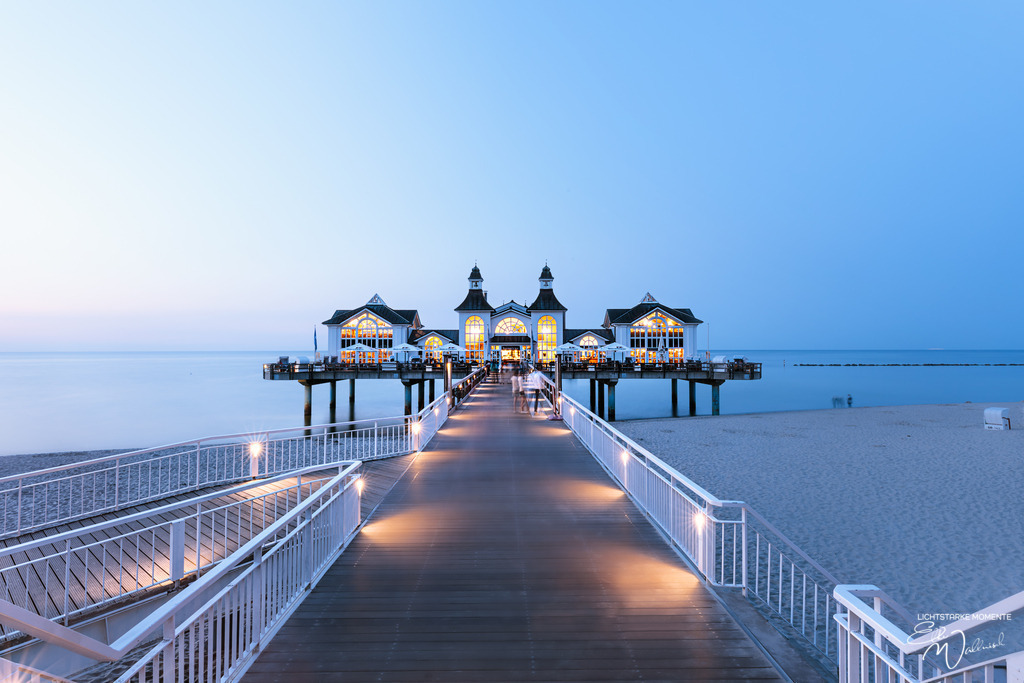 20210722 222902 RUEGEN _151-1_1 | Herzlich willkommen auf meiner Seite! Ich bin Elke Wallnisch, Deine Fotografin für lichtstarke Momente. Der Name steht für alles, was mich mit der Fotografie verbindet: Das Licht und seine machtvolle Wirkung auf eine Situation oder unsere Stimmung - Realisiert mit Pictrs.com