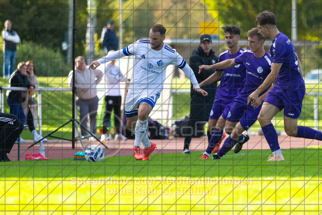 20261010_160436_0178_(c)_by_PhotoPeet | Florian Ahmeti (1.FC Eislingen #08)1.FC Eislingen (weiß) vs. TSV Bernhausen (lila), Fussball, Landesliga 2 - wfv, 11. Spieltag, Saison 2026/2027, Rasenplatz, Eichbachstation, Haldenstraße, 73054 Eislingen, 10.10.2026 - 15:30 Uhr,Foto: PhotoPeet / Sport- &amp; Eventfotografie / Peter Harich