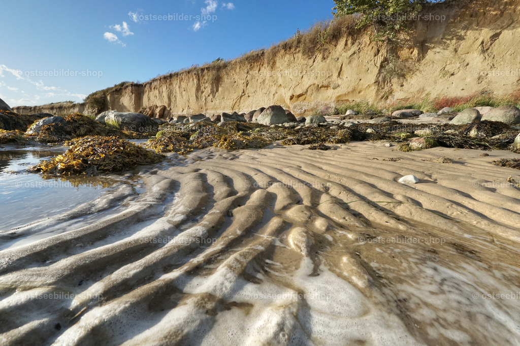 Wellen aus Sand | Wenn der Sturm sich legt und das Wasser zurückweicht, bleiben Wellenmuster aus Sand am Strand zurück.