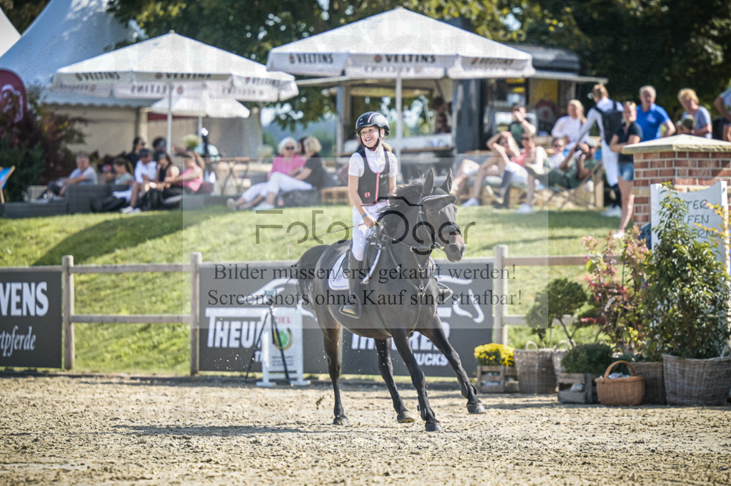 DOS_0611 | Entdecke hochwertige Reitturnierfotos von Foto Oger. Professionell, emotional und authentisch – jetzt Lieblingsmomente im Shop bestellen. - Realisiert mit Pictrs.com