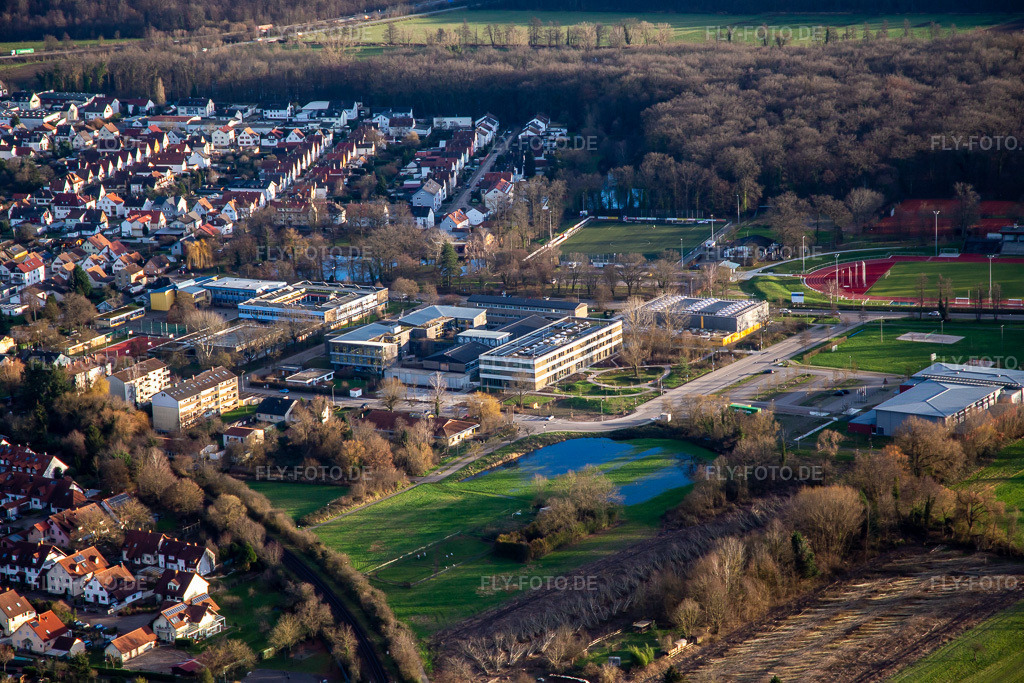 Luftbild: IGS mit Neubau zwischen Realschule und Bienwaldhalle in Kandel im Bundesland Rheinland-Pfalz in Deutschland. Foto: IMG_135778.jpg vom 03.01.2023 durch Werner Riehm/FLY-FOTO.de