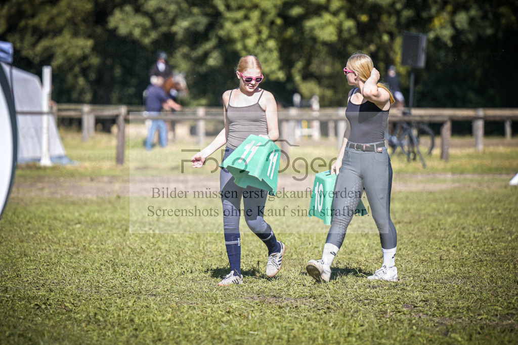 DOS_0020 | Entdecke hochwertige Reitturnierfotos von Foto Oger. Professionell, emotional und authentisch – jetzt Lieblingsmomente im Shop bestellen.Deutschlandweite Turnierfotografie. - Realisiert mit Pictrs.com