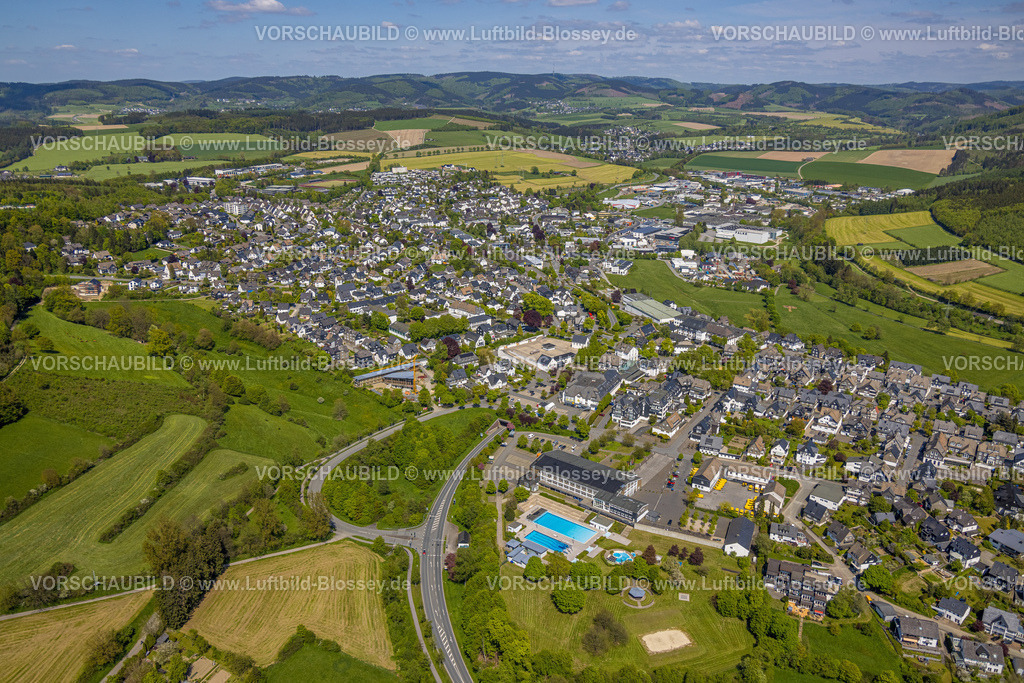 Schmallenberg230506307 | Luftbild, Ortsansicht mit Stadthalle und Wellen-Freibad, Schmallenberg, Sauerland, Nordrhein-Westfalen, Deutschland