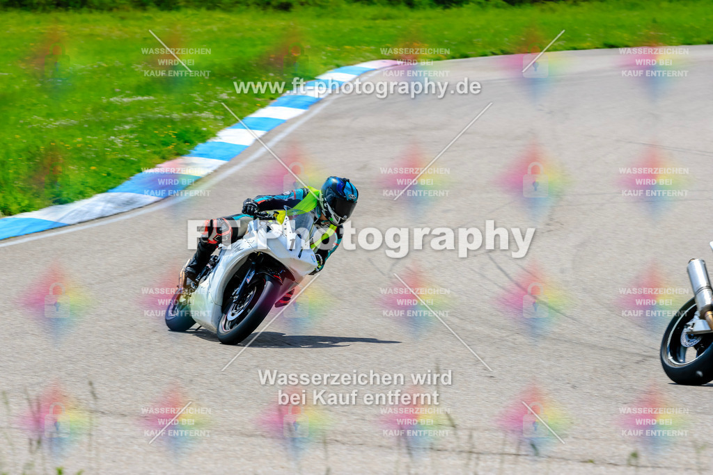 MotoTeam-0200 | Hier findet Ihr Bilder von Touristenfahrten auf der Nürburgring Nordschleife oder von anderen Veranstaltungen die ich besucht habe. Viel Spass beim Durch Schauen 