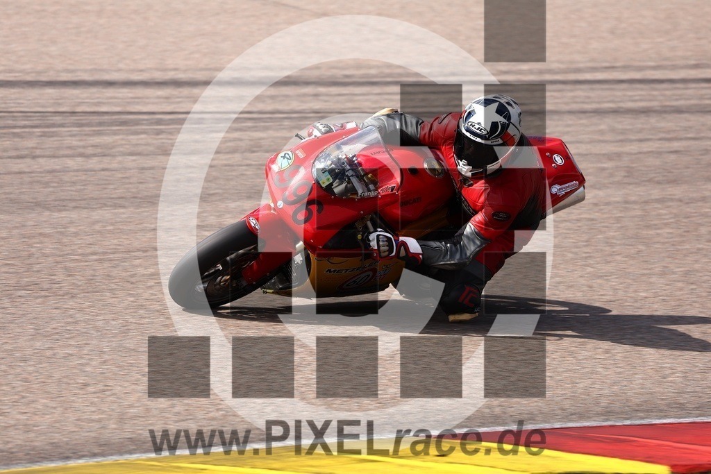 0996-20240819_01400 | Schöne Erinnerungen an spannende Momente - das festzuhalten ist unser Job. PIXELrace.de ist seit 2003 auf den Rennstrecken Europas unterwegs um die Action draußen beim Fahren und die wunderbare Stimmung imm Fahrerlager für euch einzufangen.