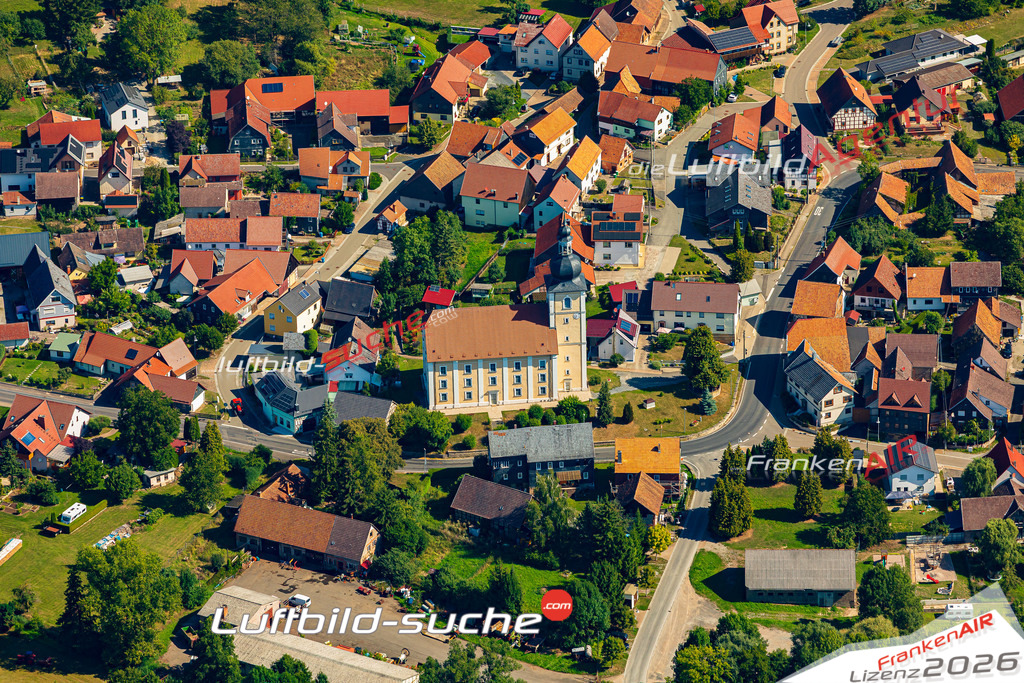 Eishausen Kirche Straufhain Bild- Das Luftbild wurde 2025 vom UL-Flugzeug heraus erstellt ( keine Drohne bzw. Drohnenaufnahme ) - Hochauflösende Luftaufnahme -Nicht vergleichbar mit Google Maps oder Satelittenbilder- Die Geschenkidee !Mit Lizenz und Bildrechte bestellbar - CC