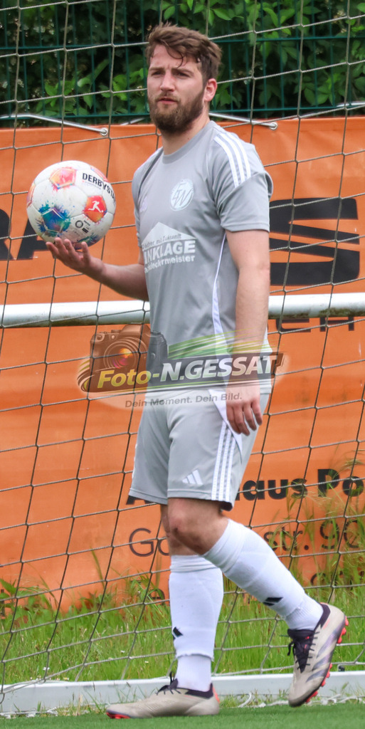 SV Enger-Westerenger - TuS Bruchmühlen | Auf dem Bild zu sehen: grau SV Enger-Westerenger: Danny Alves-Rei SV Enger-Westerenger, TuS Bruchmühlen, Saison 25/26, Kreisliga A, Enger, Deutschland - Realisiert mit Pictrs.com