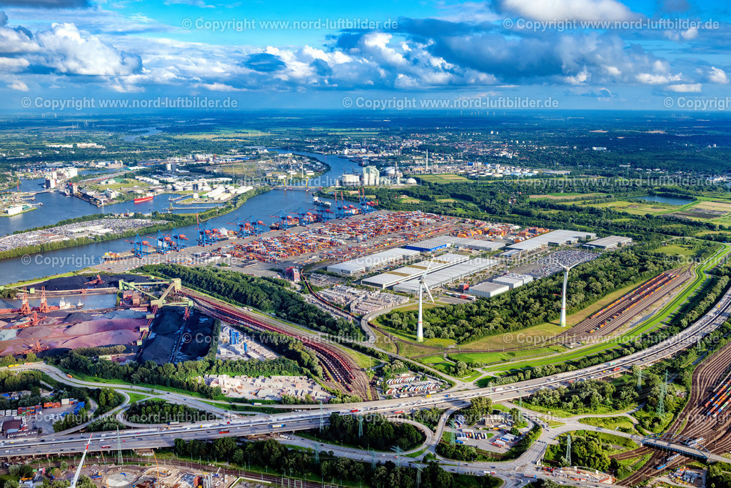 Hamburg_Altenwerder_Container_Terminal_ELS_8562040823 | HAMBURG 21.08.2023 Containerterminal HHLA Container Terminal Altenwerder (CTA) am Ufer der Elbe im Stadtteil Altenwerder in Hamburg. // Container Terminal HHLA Container Terminal Altenwerder (CTA) on the Elbe riverbank in the Altenwerder part of Hamburg in Germany. Foto: Martin Elsen
