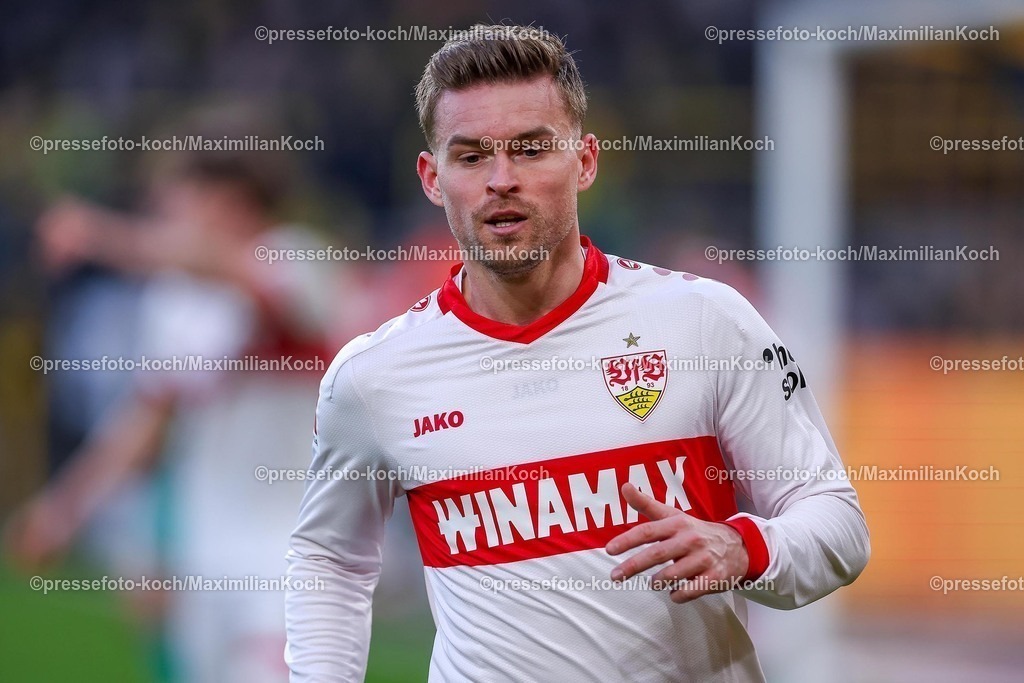 BVB08022502385 | 08.02.2025, Fußball, Borussia Dortmund - VfB Stuttgart, 1. Fußball Bundesliga, 21. Spieltag, Signal Iduna Park, Saison 2024 2025: Maximilian Mittelstädt (VfB Stuttgart #7)DFB regulations prohibit any use of photographs as image sequences and or quasi-video.