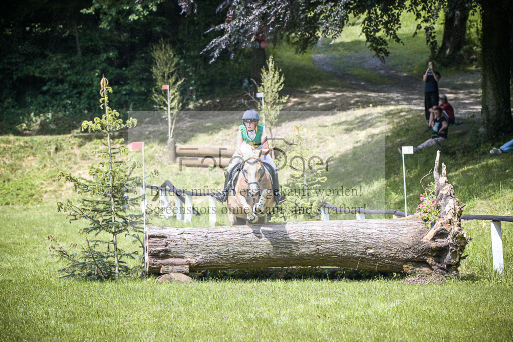 DOS_8522 | Entdecke hochwertige Reitturnierfotos von Foto Oger. Professionell, emotional und authentisch – jetzt Lieblingsmomente im Shop bestellen.Deutschlandweite Turnierfotografie. - Realisiert mit Pictrs.com