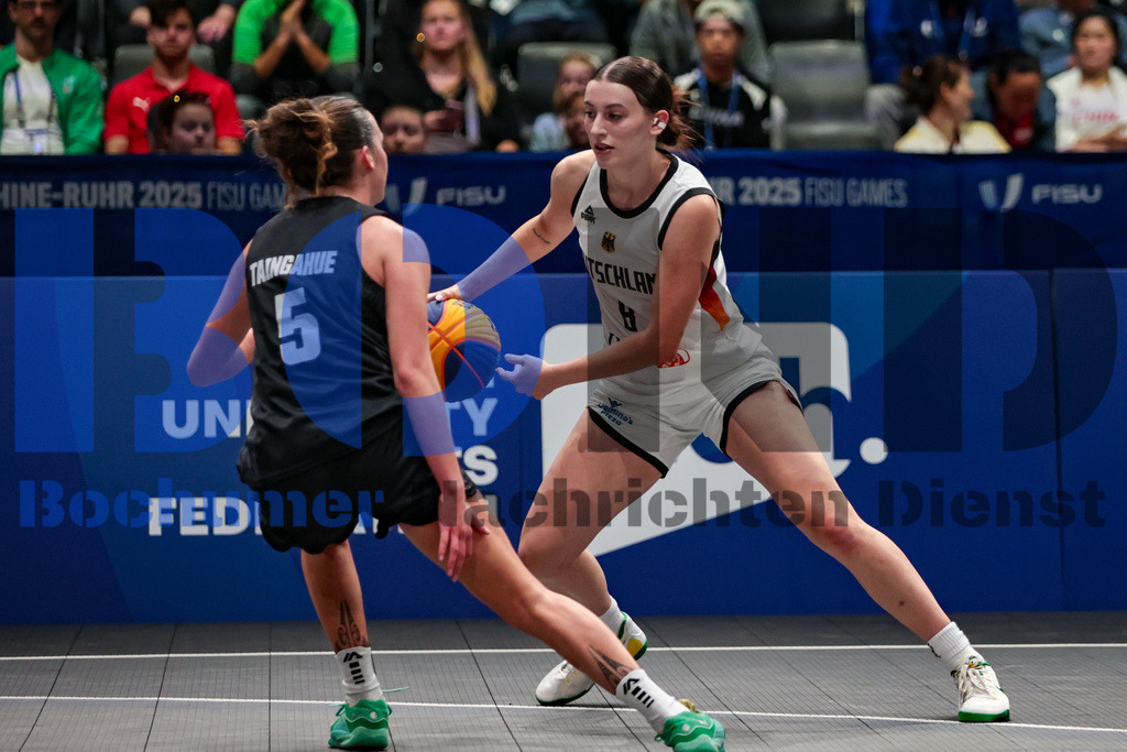 SES_TTG3X320250717-28 | bond - Realisiert mit Pictrs.com