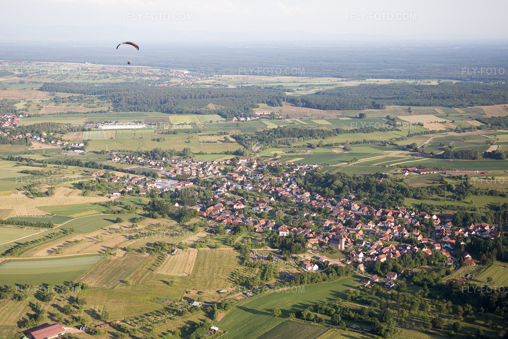 Aerial view: View of the town in Mitschdorf in the state Bas-Rhin, France.Photo: IMG_080229.jpg taken on 06/05/2015 by Werner Riehm/FLY-FOTO.comResolution of the original: 5472 x 3648 px